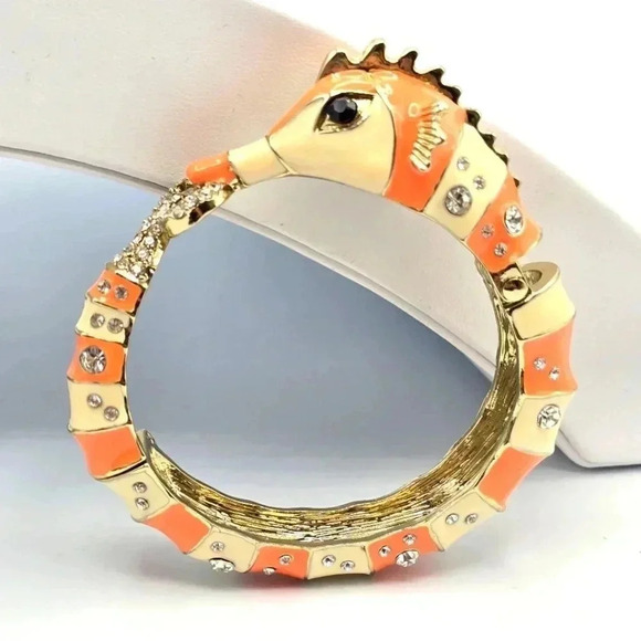 Seahorse Gold Rhinestone Cuff Metal Snap Fashion Nautical Jewelry Bracelet B27